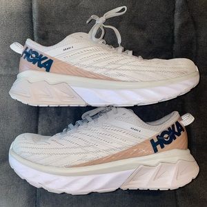 HOKA ONE ONE Arahi 4 Women’s Running Shoes, Size 8.5